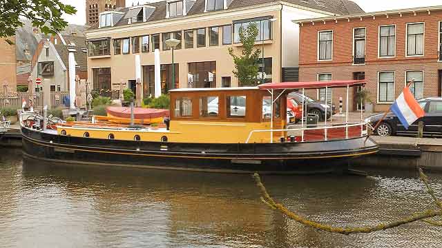 Péniche joli bateau